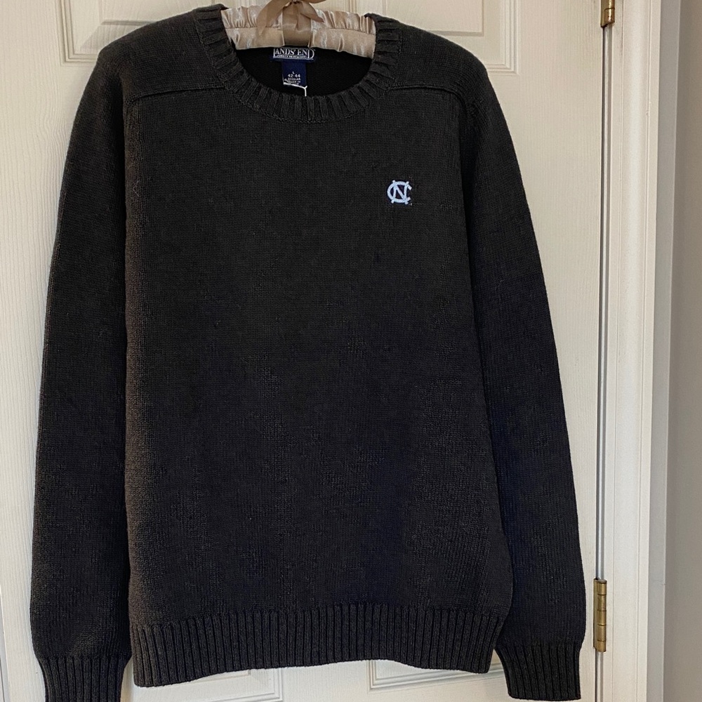 Land’s End UNC Men's Dark Gray Cotton Crewneck Sweater. Sz L. Never worn